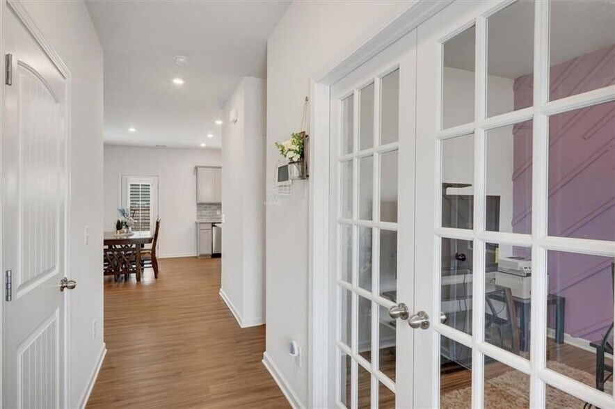 Building Photo - 317 Lucyanna Ln