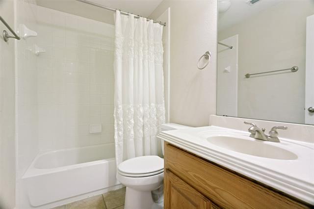 Building Photo - 412 S Hampton Ct