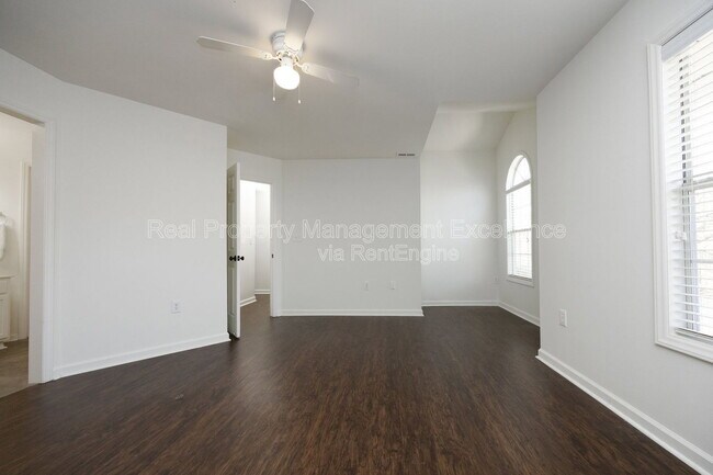 Building Photo - 521 Renshaw Ct