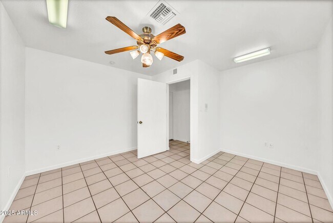 Building Photo - 5123 E Virginia Ave
