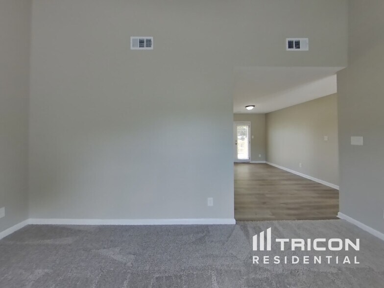 Building Photo - 1498 Wilderness Way