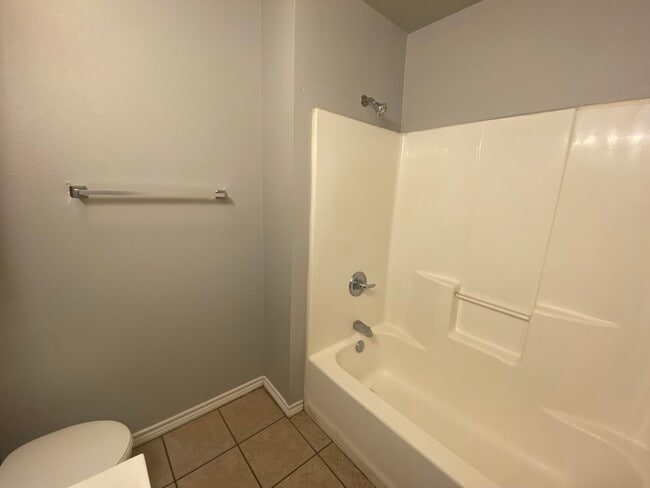 Building Photo - 5420 Kemper St