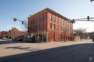 Building Photo - 903 Main St