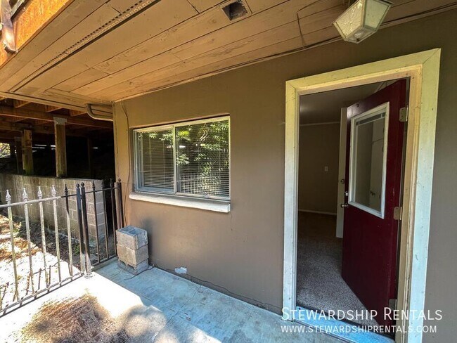 Building Photo - 1800 Sylvan St