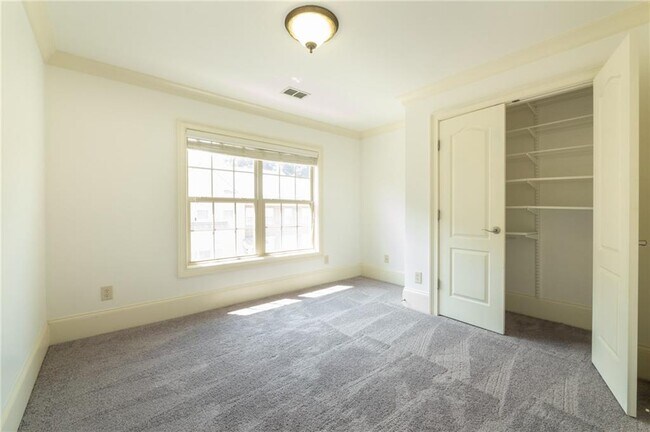 Building Photo - 2771 Durham Dr NE