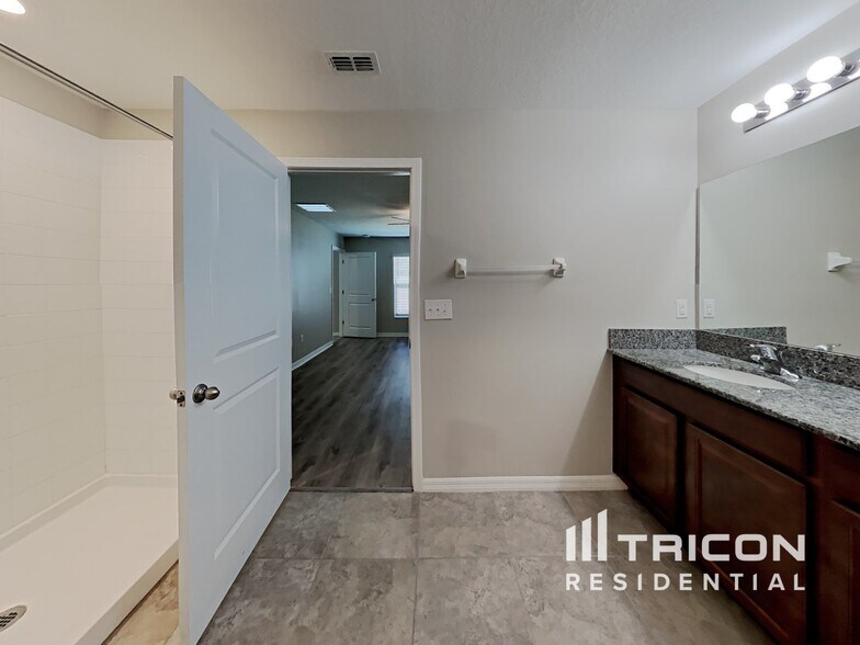 Building Photo - 1615 Broad Winged Hawk Dr