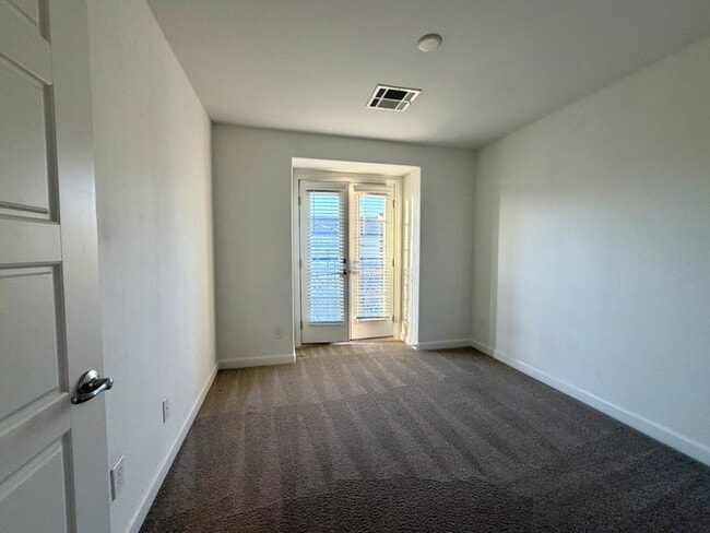 Building Photo - 3 BED 2.5 BATH 2 CAR GARAGE TOWNHOUSE FOR RENT LOCATED IN CADENCE MASTER COMMUNITY