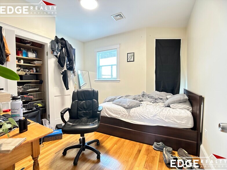 Building Photo - 64 Aldie St