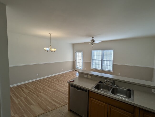 Building Photo - 35090 Sara Ct