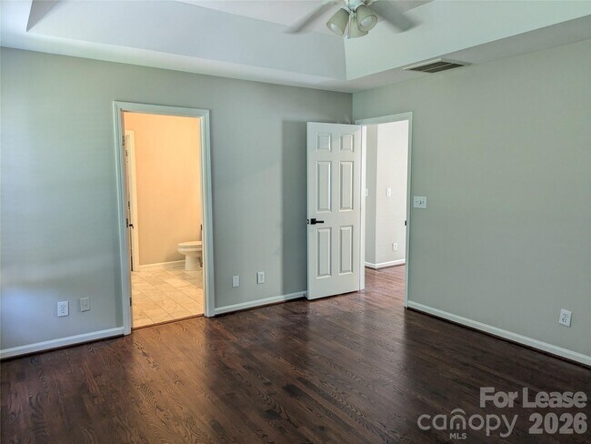 Building Photo - 279 Chandeleur Dr