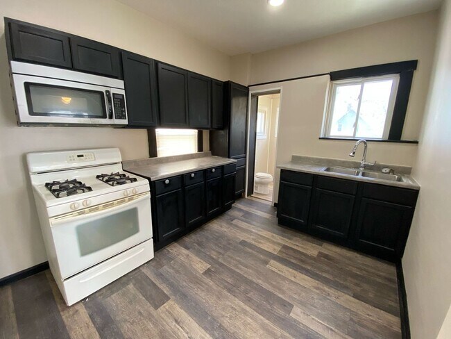 Building Photo - Updated 3-Bed on a Quiet Dead-End Street —...