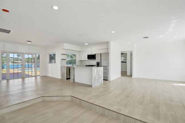 Building Photo - 4200 NE 15th Ave