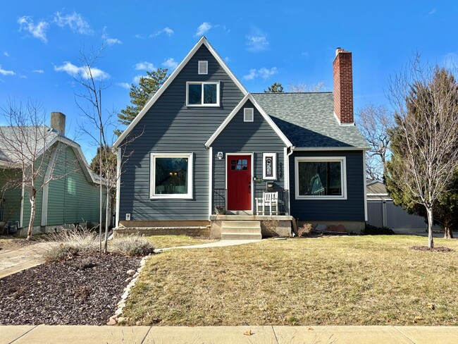 Building Photo - Gorgeous Renovation at Highland Park!