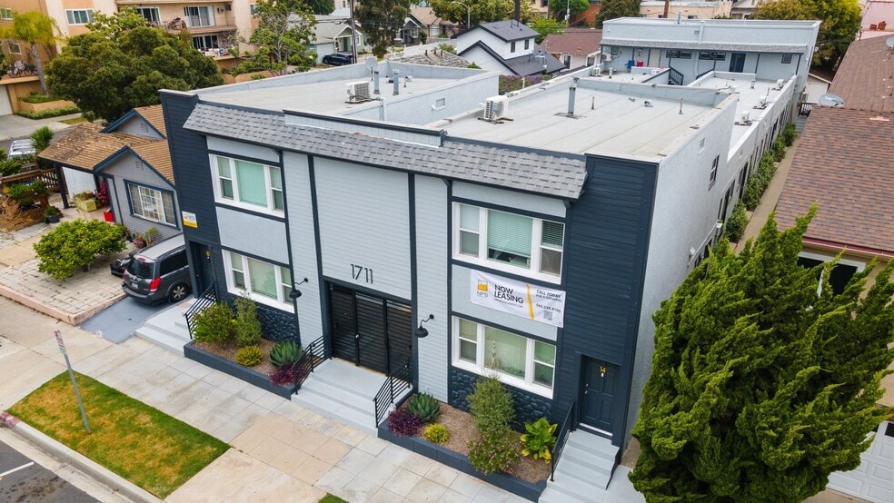 Building Photo - 1711 E Appleton St