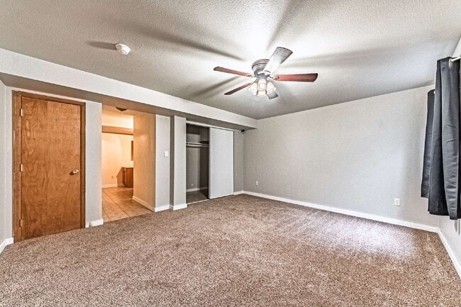 Building Photo - Beautiful Townhome with 3bedrooms and 3 bathrooms, and 1 car garage for rent.