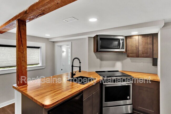 Building Photo - 5084 Atlantic View