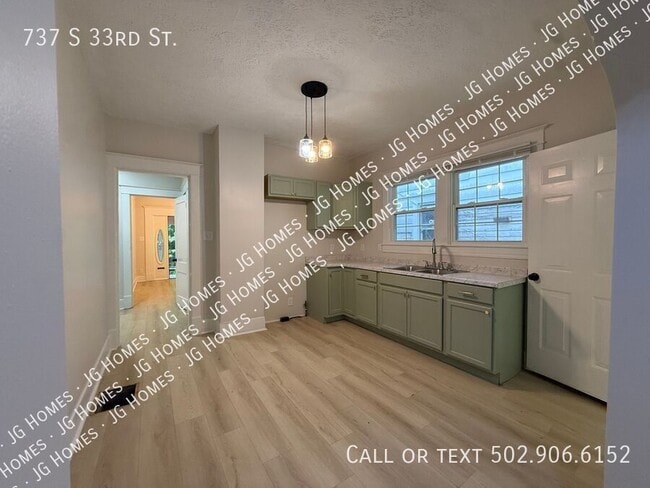 Building Photo - 737 S 33rd St