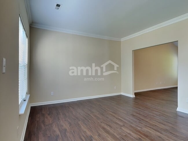 Building Photo - 2713 Glasshouse Rd