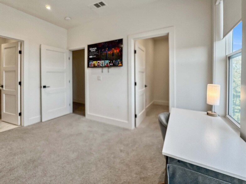 Building Photo - 1731 N Fitzhugh Ave