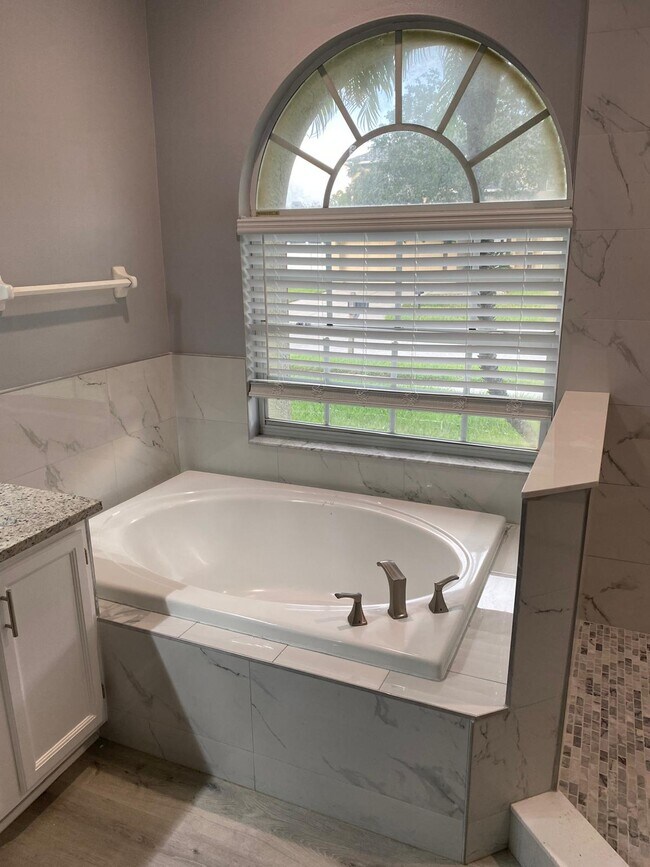 Building Photo - 1341 Flaxwood Ave