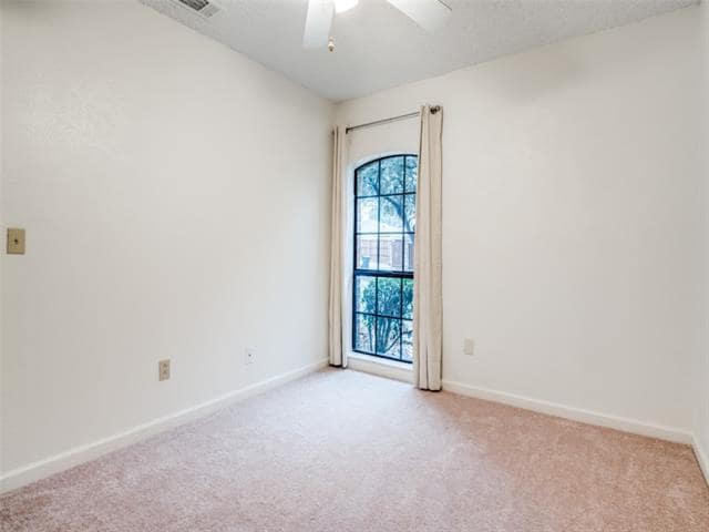 Building Photo - 4525 Ringgold Ln