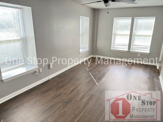 Building Photo - 2-Bedroom, 1-Bathroom All-Electric Home in Kansas City!!