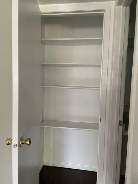 Building Photo - 1044 E Quail Park Dr