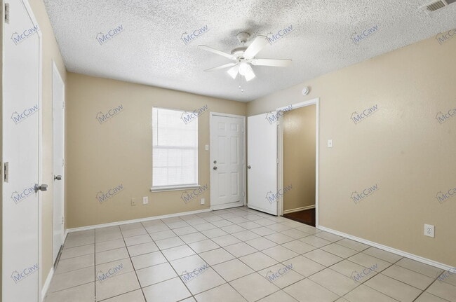 Building Photo - 3416 Colonial Dr