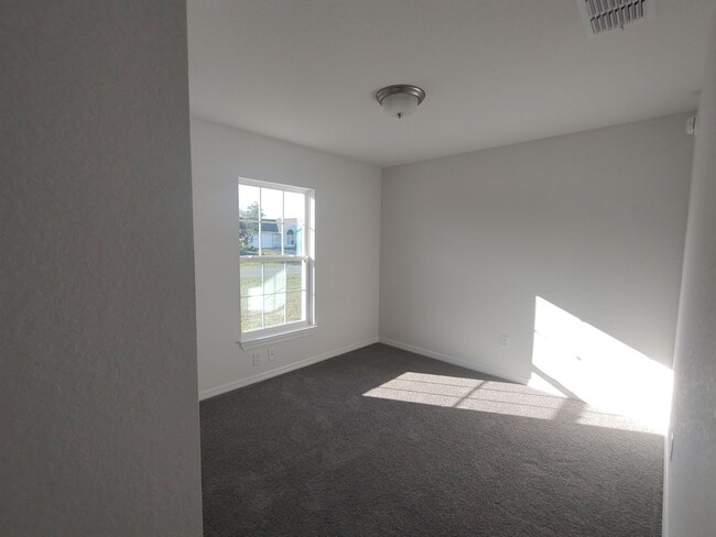 Building Photo - Come and see this one!
