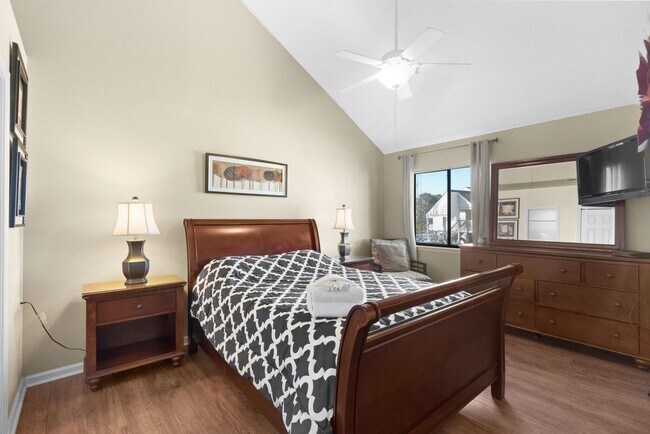Building Photo - ***Free Utilities ** Seasonal Rental Avail...