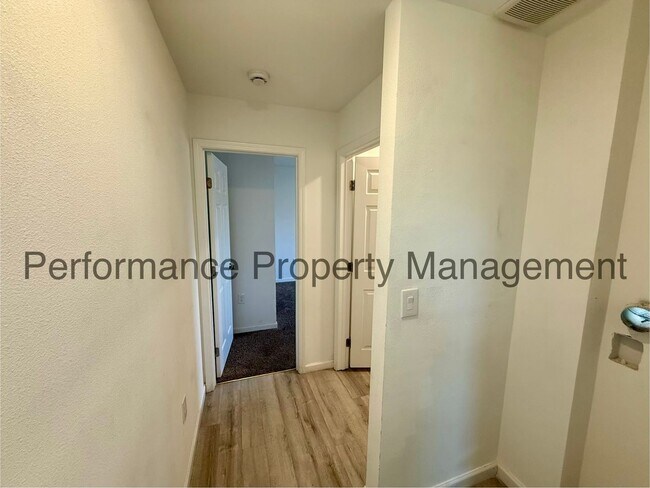 Building Photo - 1417 Oregon St