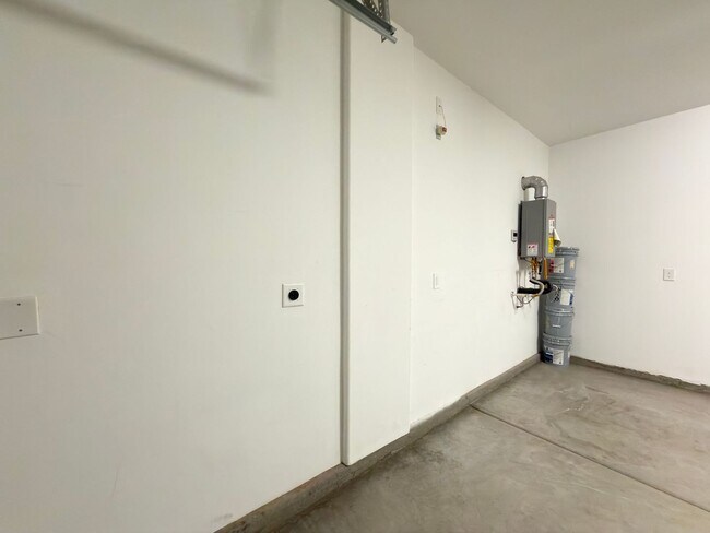 Building Photo - 3618 Tondela Ln