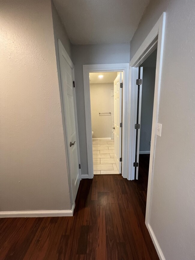 Building Photo - 2241 Donna Dr