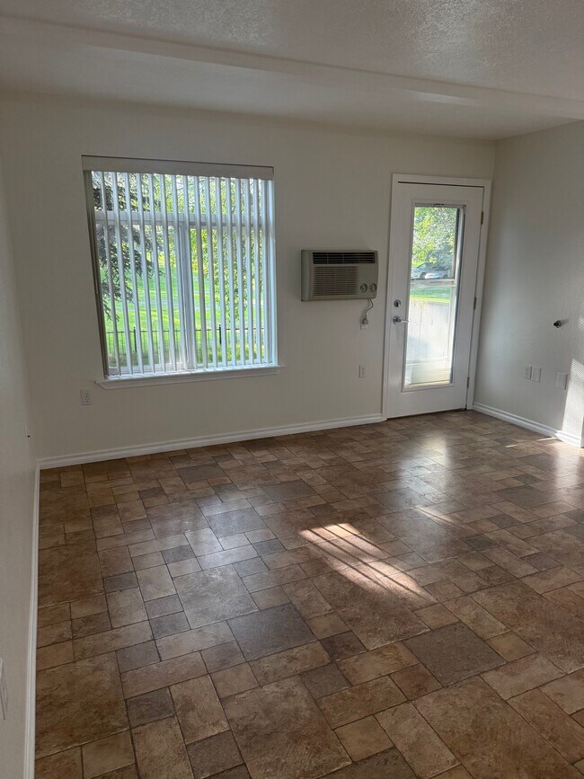 Building Photo - 22855 E Country Vista Dr