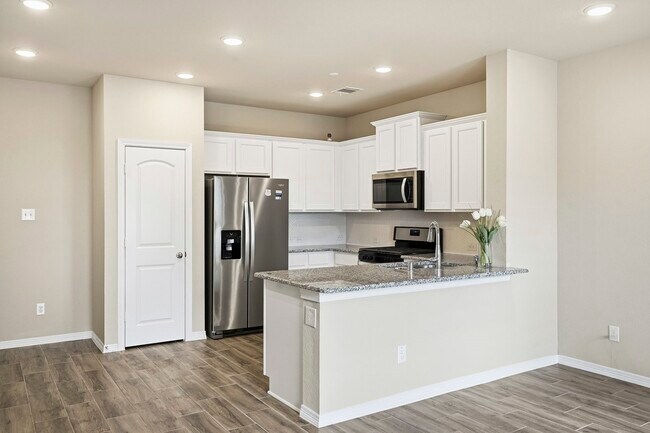 Building Photo - 8038 Scanlan Trce