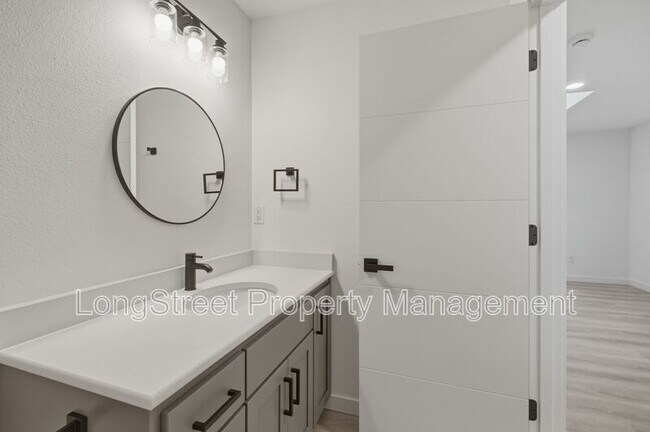 Building Photo - 824 S 19th St