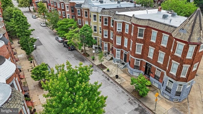 Building Photo - 823 Newington Ave