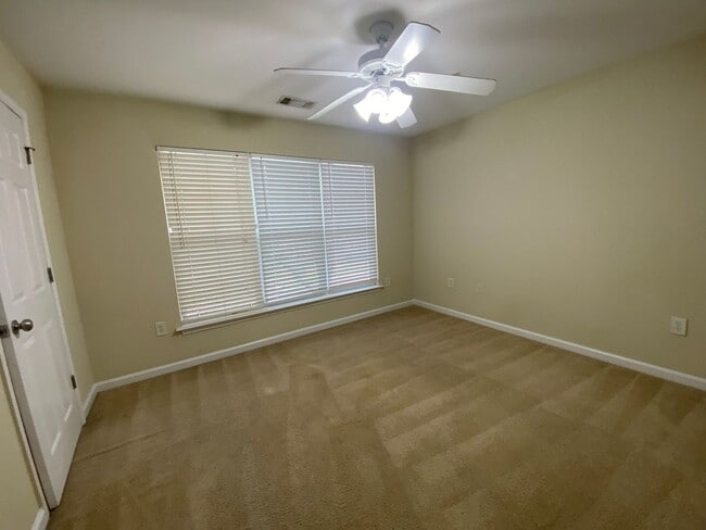 Building Photo - LEASING FOR IMMEDIATE MOVE IN!