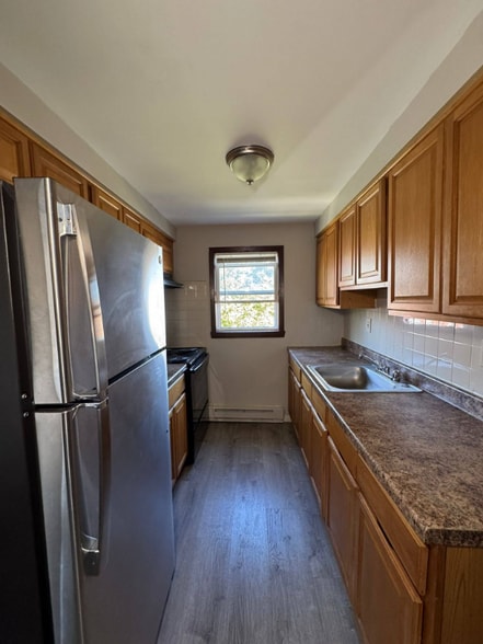 Building Photo - 344 S 6th St