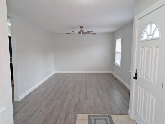 Building Photo - 103 Cherry Ave