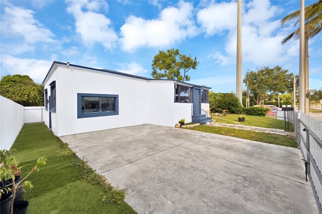 Building Photo - 1797 St