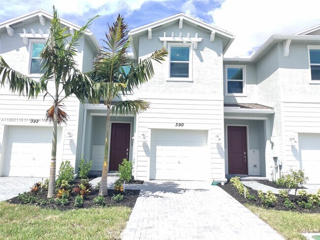 Primary Photo - 390 SE Crossoak Ln