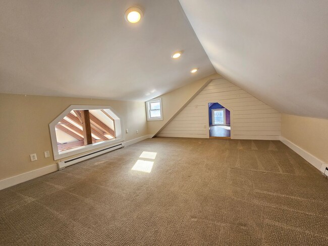 Building Photo - 4 Bedroom, 2.5 Bath House for Rent