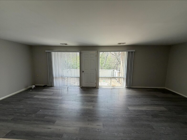 Building Photo - 568 Wilson Bridge Dr