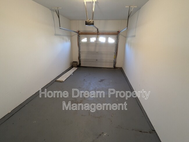 Building Photo - 35090 Sara Ct