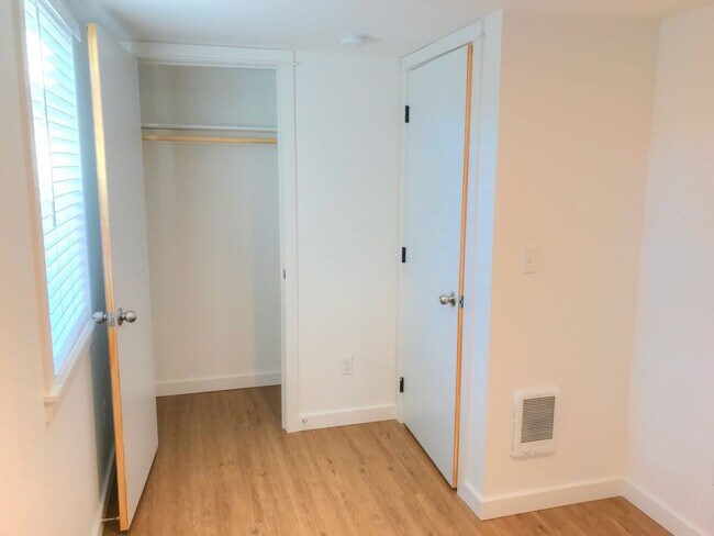 Building Photo - LAIRG01