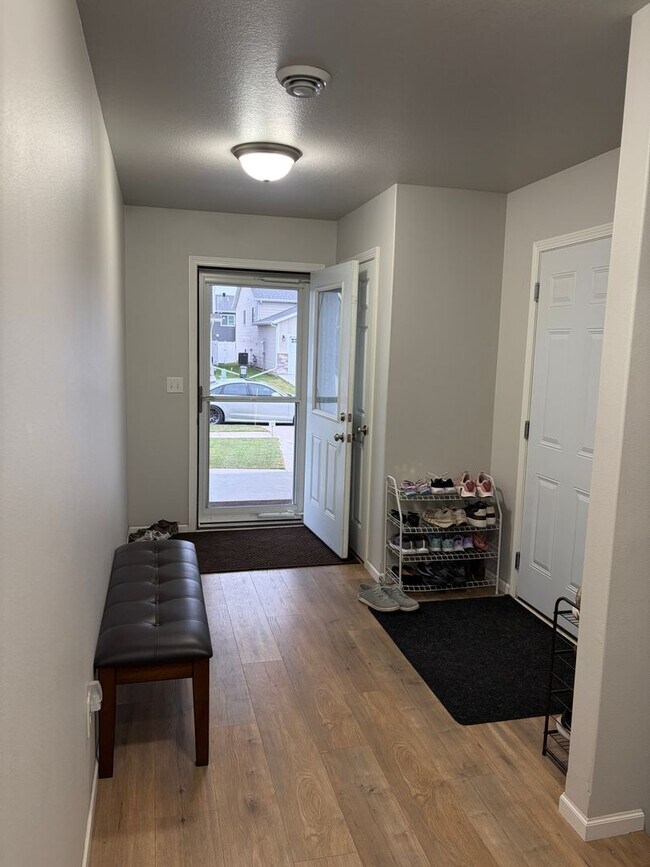 Building Photo - 1740 Tobi Ln