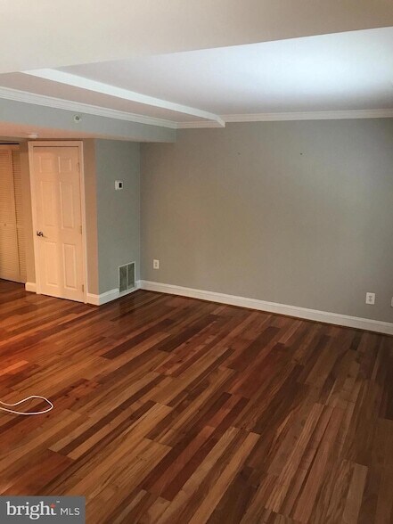 Building Photo - 610 Main St