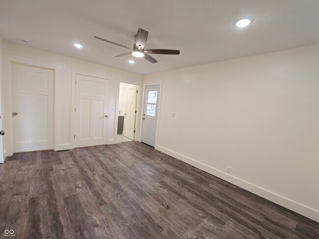 Building Photo - 2183 S Fairview Dr