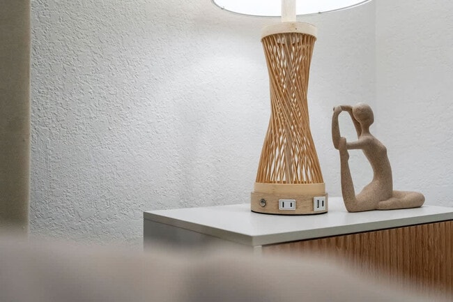 Building Photo - 5048 Bluff Pl